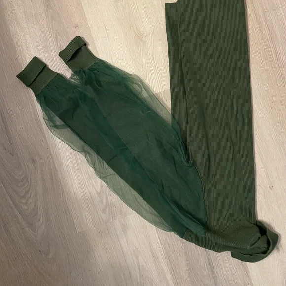 Green turtleneck sweater with tulle sleeves - Picture 4 of 10